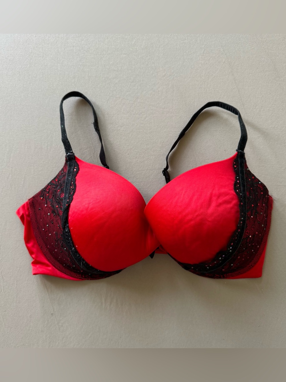Victoria’s Secret Lace Trim Very Sexy push-up bra